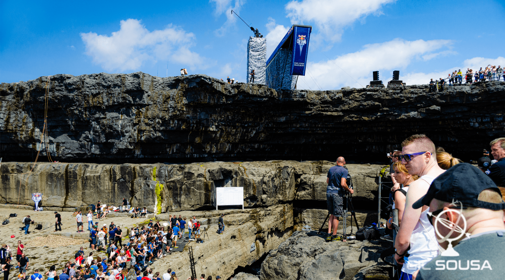 Red Bull Cliff Diving - The Worm Hole