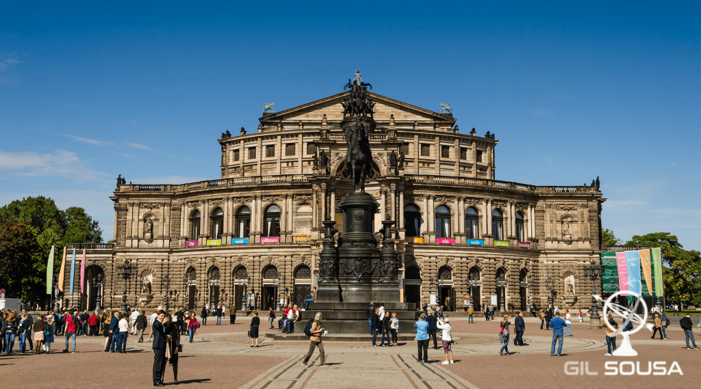 Front view of Semperoper