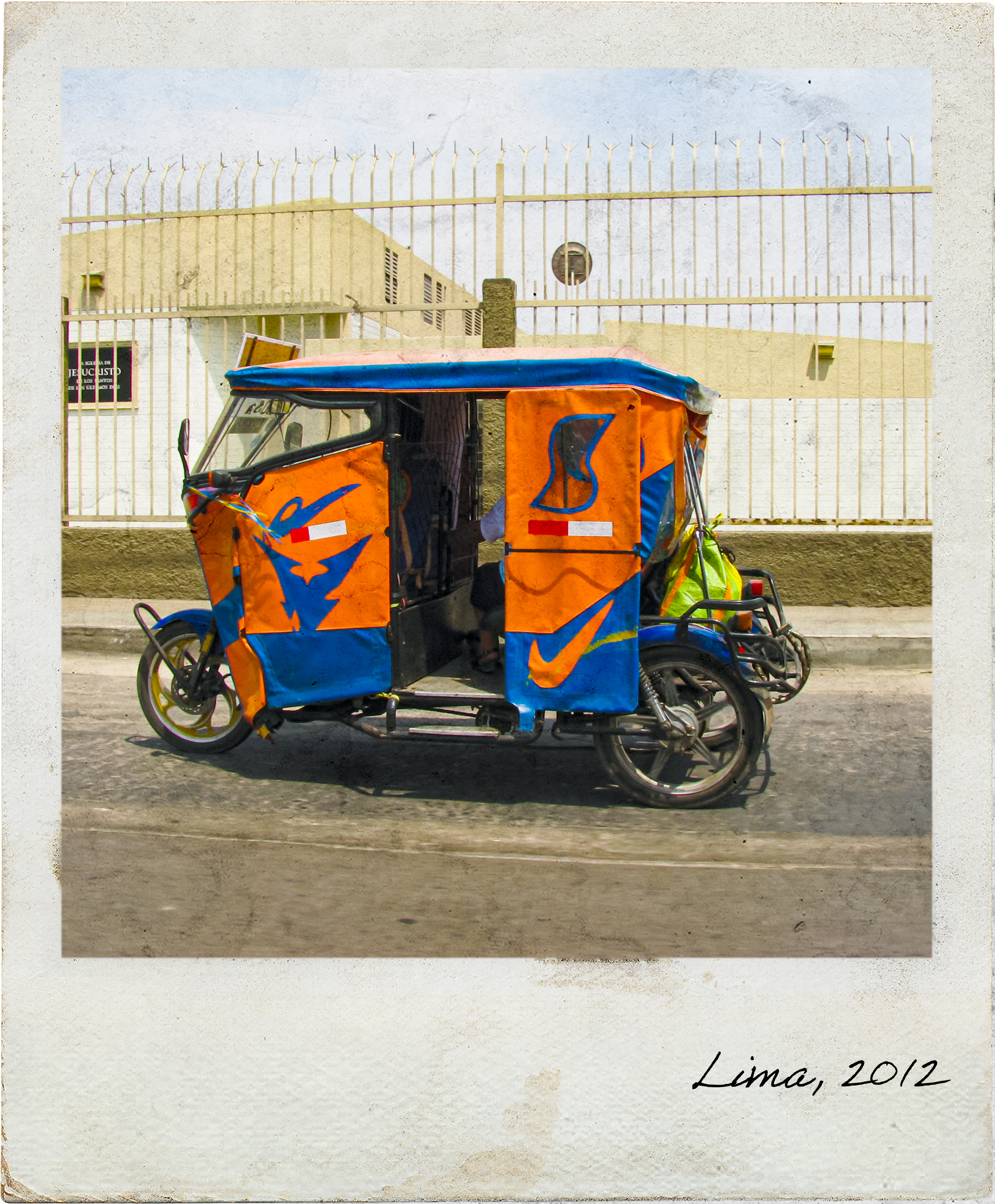 Old motorbike in Lima